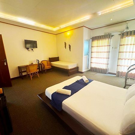 Nico Lagoon Hotel Negombo Exterior foto